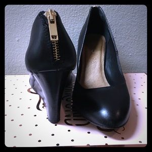 Black Aldo wedge heels